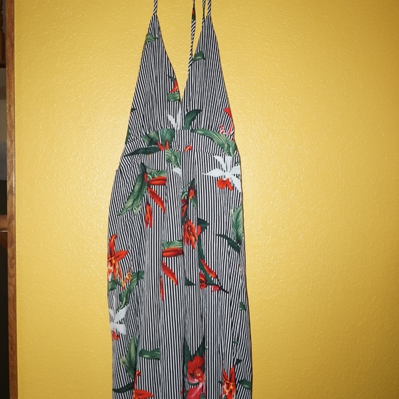 Zaful Halter Low Back Jumpsuit - Picture 3 of 7